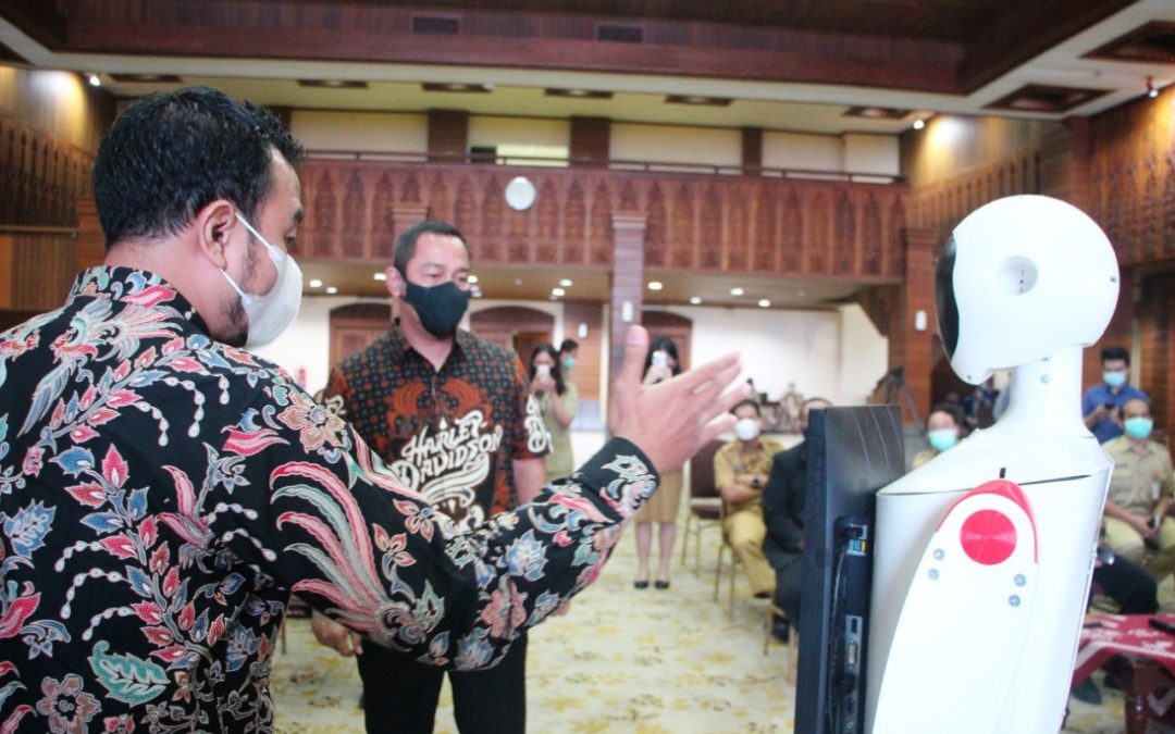 Robot Pelayanan Undip Mulai Tugas di Pemkot Semarang Setelah Dihibahkan