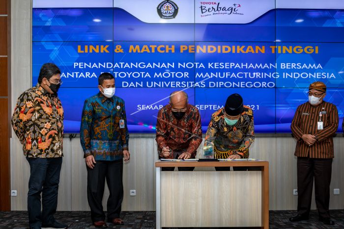 Collaboration between Universitas Diponegoro and PT Toyota Motor Manufacturing Indonesia (TMMIN)